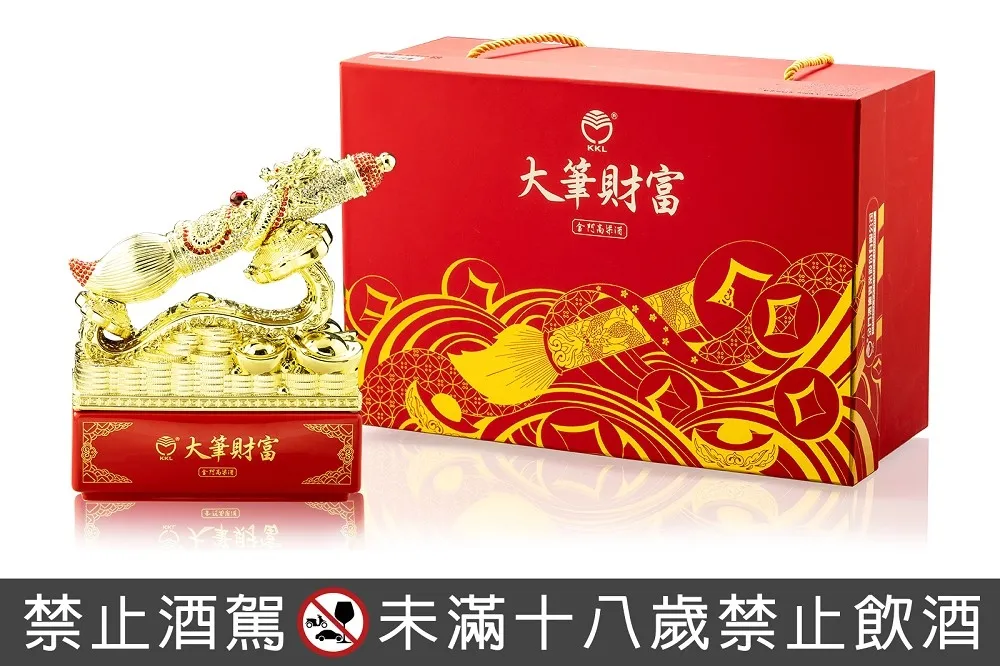 鑲嵌 668 顆紅寶石及美鑽！「大筆財富 58 度金門高粱酒」限量 5,000 瓶全家獨家開賣