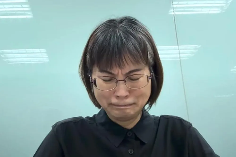 【有片】露面了！謝宜容鞠躬道歉　哽咽稱對不起家屬：孩子成冷冰冰遺體