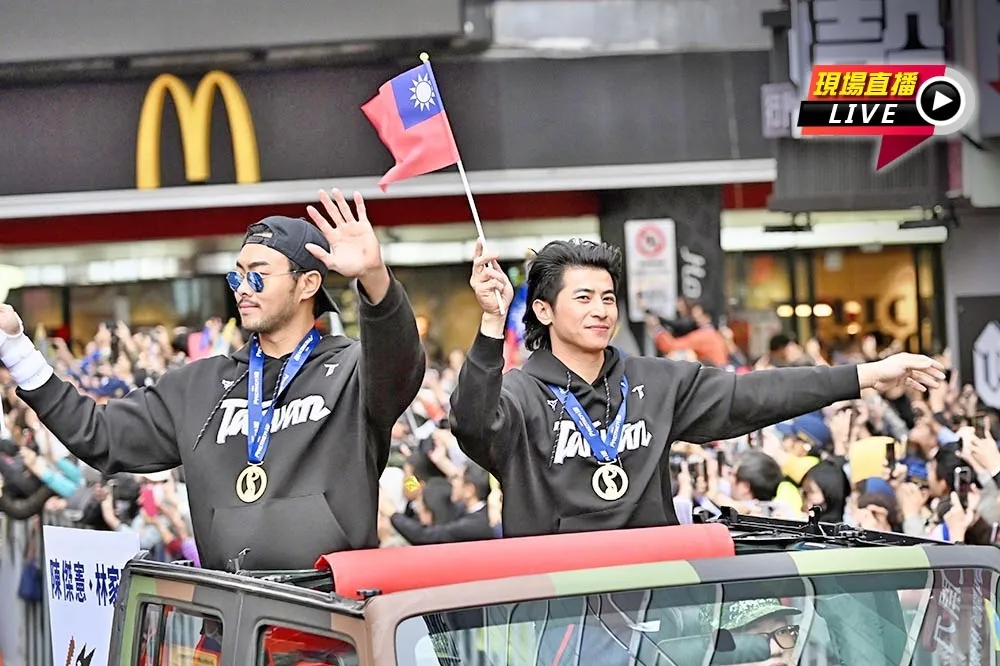 直播／台灣尚勇！中華隊英雄大遊行登場　陳傑憲、林家正揮舞國旗球迷嗨翻