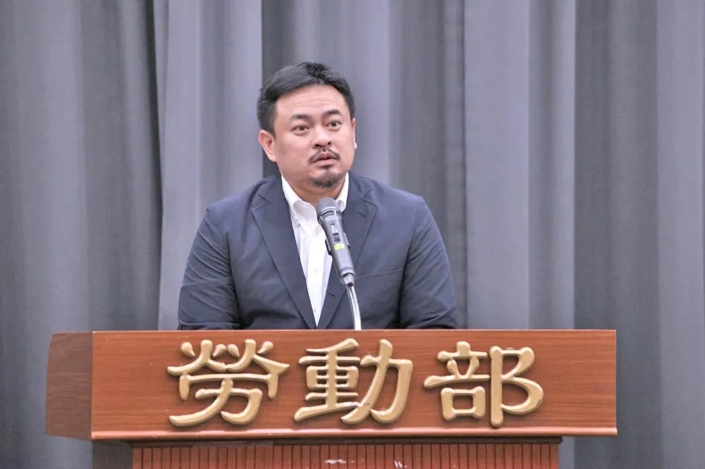 親自視察謝宜容辦公室　洪申翰批：擺設過於奢華