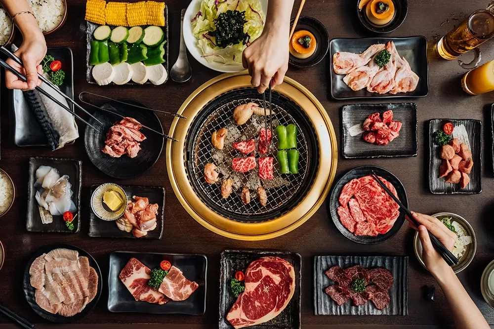 挑戰「20 秒準點」全桌免單！胡同燒肉、胡同裏、星胡同、一牛楽推 20 道菜品「8 折優惠」　這年出生再送「肉盤生日蛋糕」