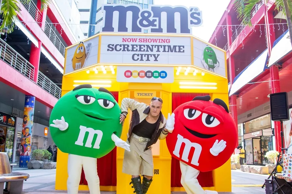 「M&M’S 快閃電影院」進駐台北信義區　M&M’S × 日出茶太「可可宇宙」聯名飲品限定開賣