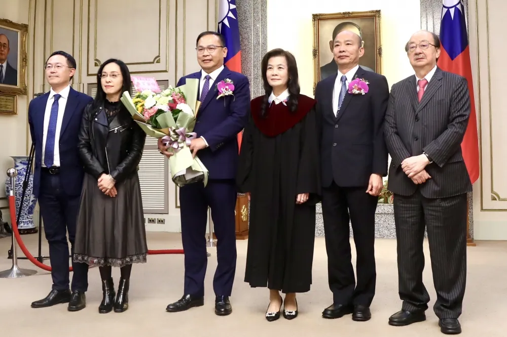 王義川遞補不分區立委　韓國瑜一句「要酒測了嗎？」引全場笑聲