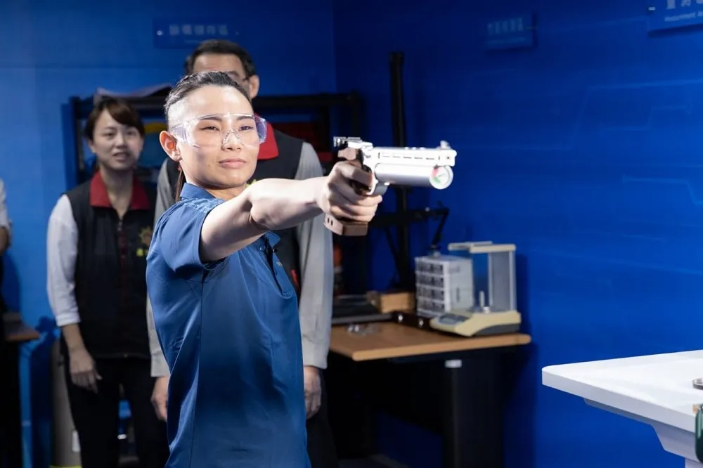 戴資穎化身鑑識人員　宣導打擊黑槍終結暴力 