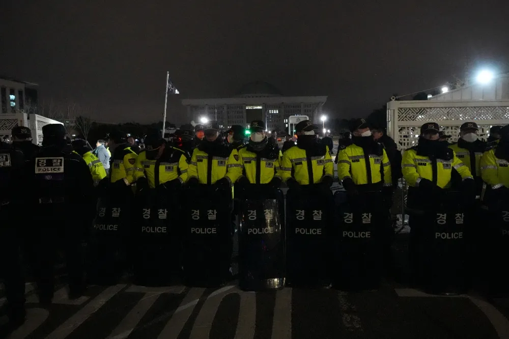 南韓陸軍上將出任戒嚴司令　全面禁止政治活動、控制媒體及出版物