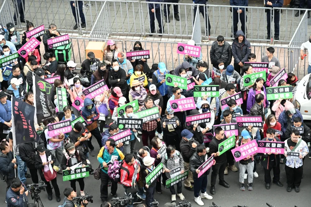 反外送平台併購案　外送員集結公平會鳴汽笛1分鐘抗議　