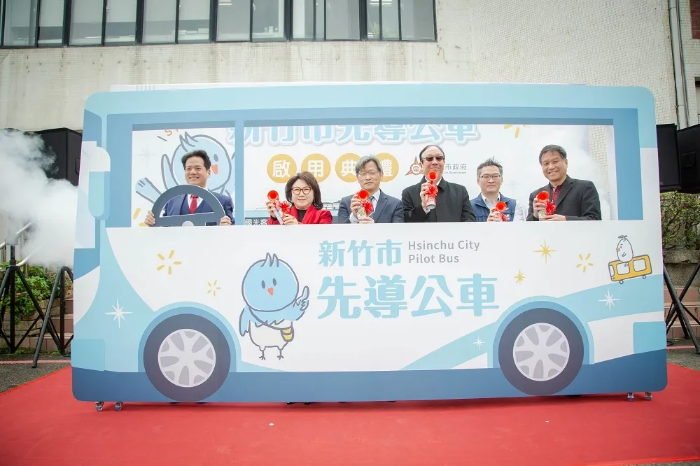 新竹市全電動先導公車12/13正式營運　邱臣遠：兌現高虹安交通暢行、低碳友善運輸承諾