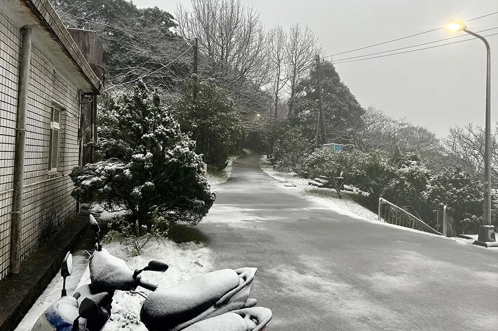 全台再降溫！明起又濕又冷下探10°C　「這天」有機會下雪