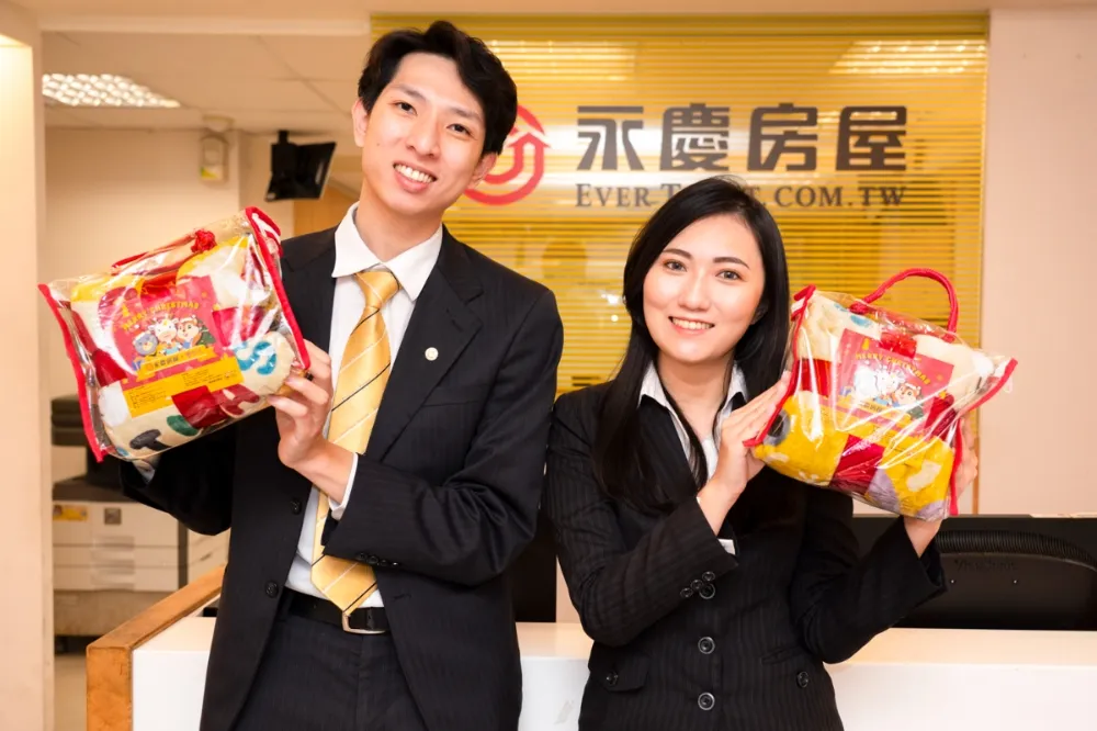 讓你溫暖過冬　永慶房屋推出「歡樂聖誕隨行毯」