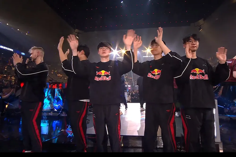 驚喜合體！【紅牛盃】Rekkles 重披 T1 戰袍　帥氣老王子 AD、輔助交替開秀二連勝