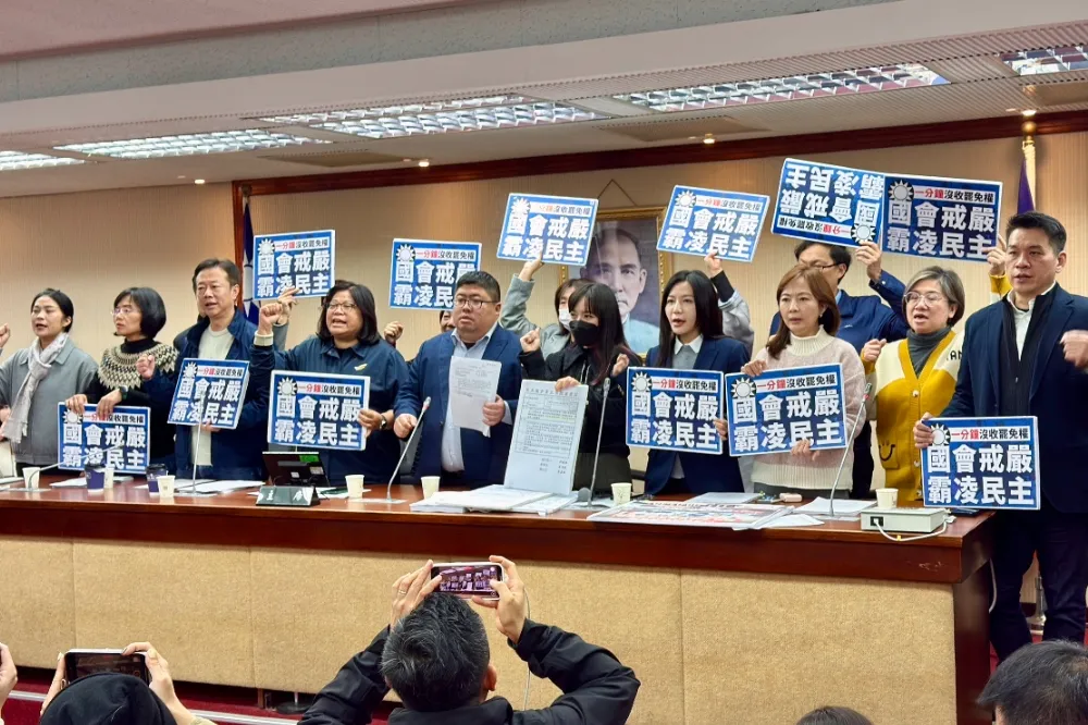 又突襲！趁綠委撤離　徐欣瑩閃電宣布《選罷法》修法議事錄確認