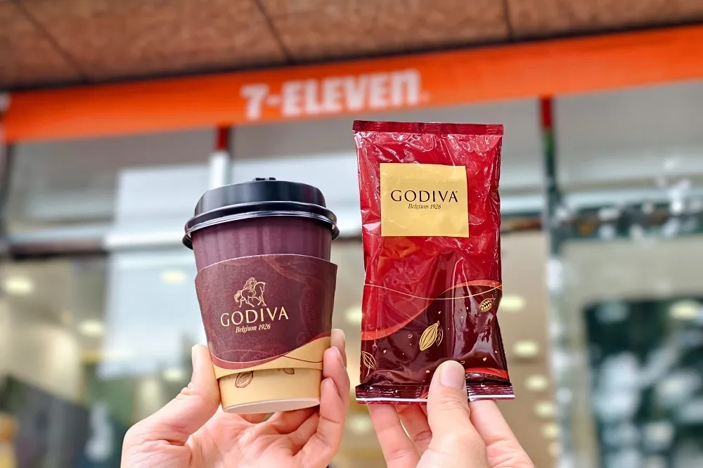 【有片】不加一滴水！7-11 獨家販售「GODIVA 醇濃熱巧克力」限量 36 萬杯　GODIVA「米奇聯名巧克力禮盒」同步登場