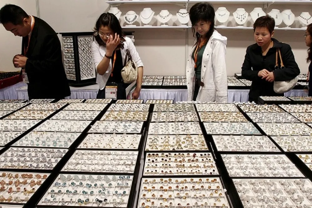 經濟不振、結婚意願瓦解　全球鑽石業因中國需求崩跌陷入寒冬