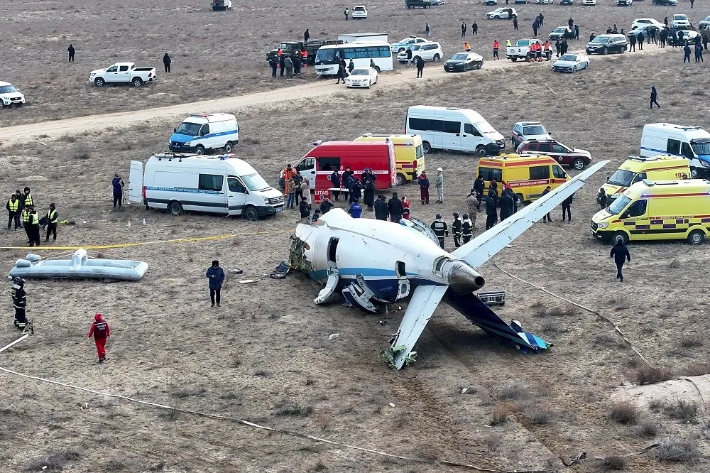 【有片】亞塞拜然航空客機墜毀哈薩克　機上67人至少32人生還