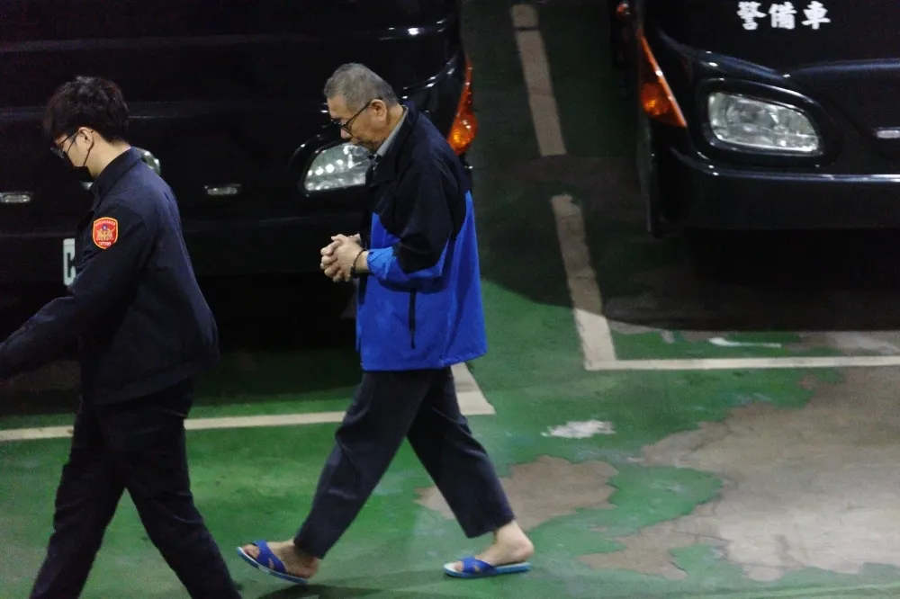 李濠仲專欄：政客錢怎麼來怎麼去　不能自創門路