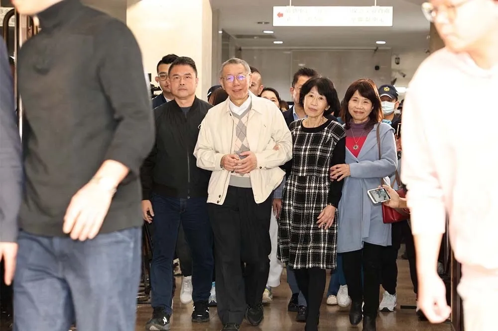 柯文哲二度交保返家半小時就出門　趕赴新竹探病重父