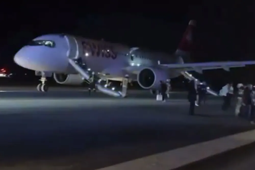 【有片】瑞航班機引擎故障致機艙冒濃煙　機組員不適就醫身亡