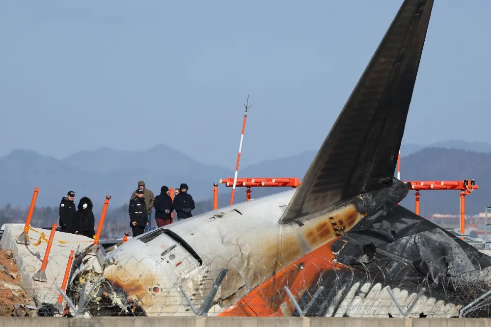 被壓在金屬櫃下幸運獲救　南韓空難倖存空姐：我想休息