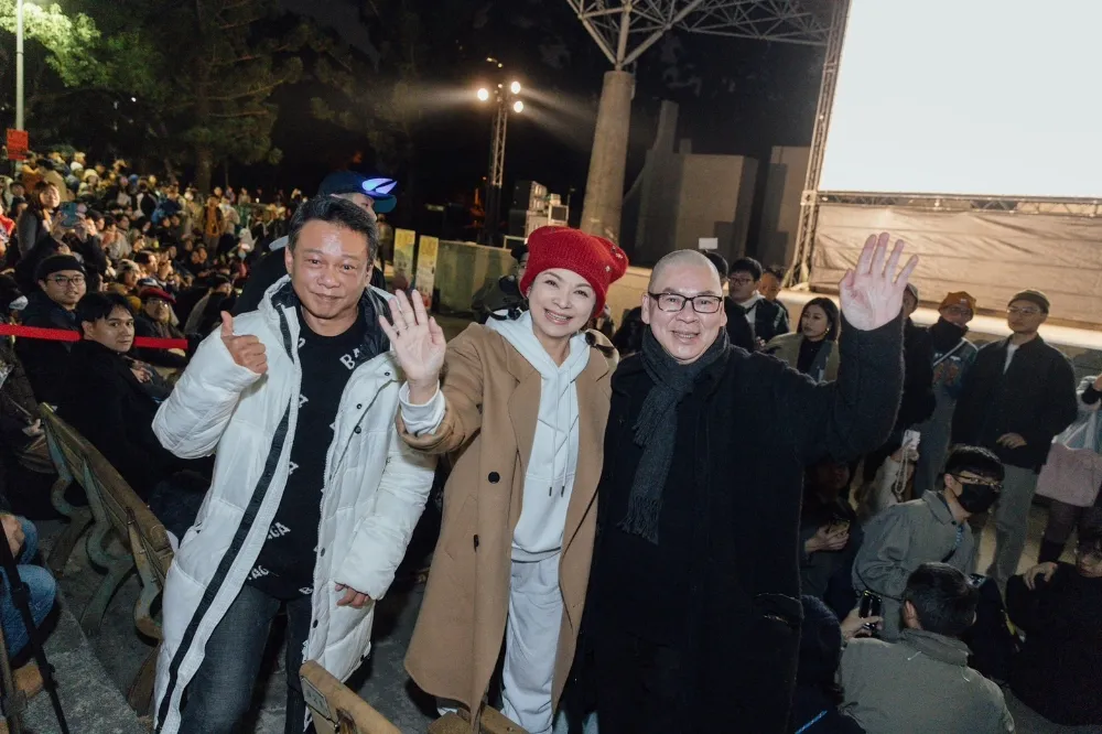 大安森林公園放映《愛情萬歲》　楊貴媚陪3千影迷「邊哭邊跨年」
