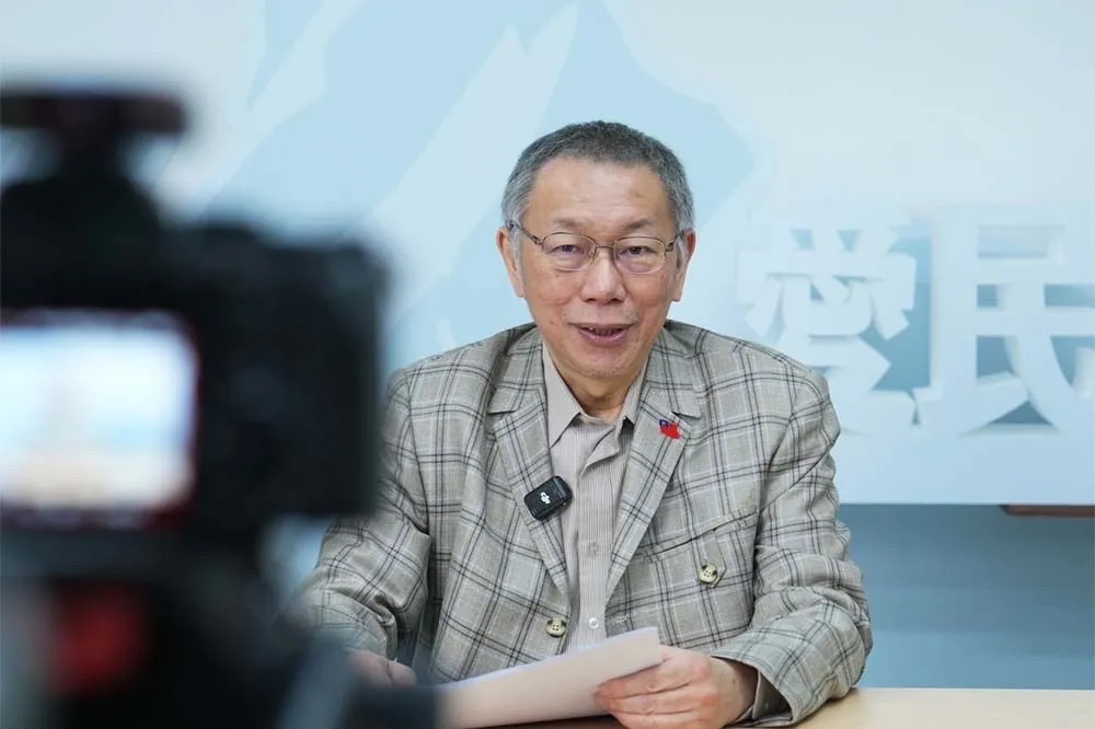 柯文哲交棒黨主席後首發聲　喊話小草「別退黨」：阿北不會放棄