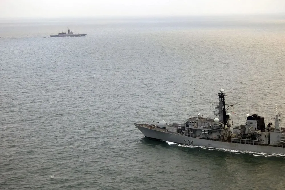 俄軍艦艇駛近英國沿岸　英軍耶誕節緊急召回官兵出海監控
