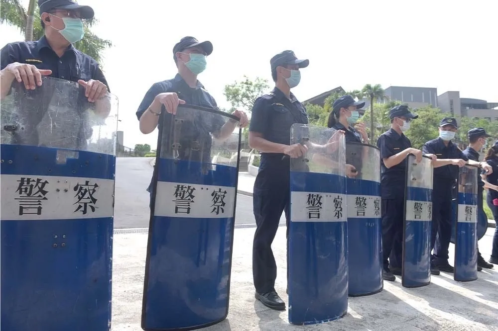 【錢坑法案+1】藍推警消退休所得提高下周闖關　退撫基金恐提早2年用罄