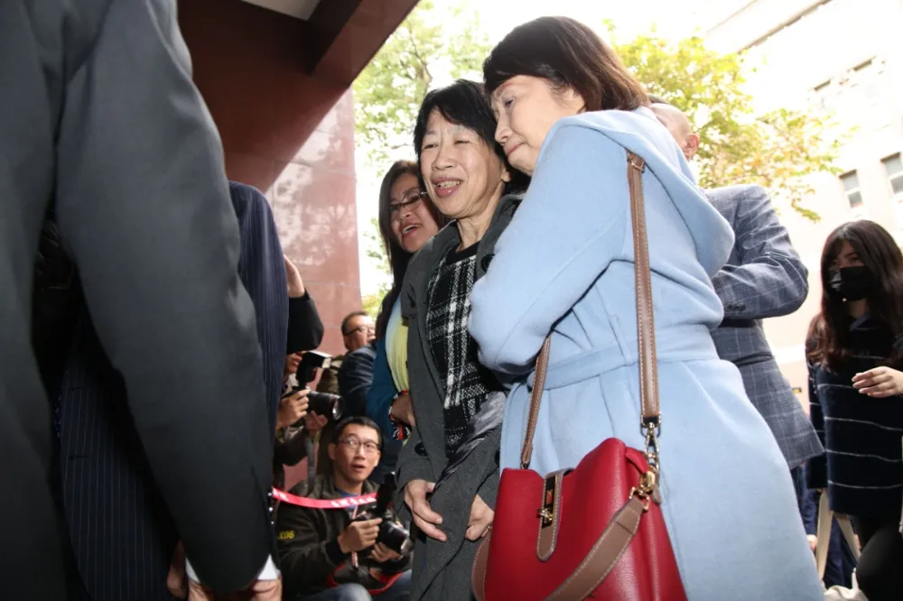許富舜爆「親眼見錢被柯文哲帶回家」又突關臉書　陳佩琪喊24小時後提告