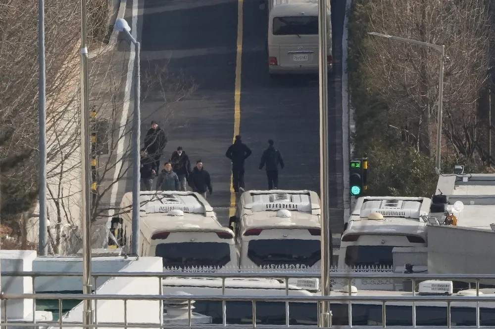直升機攻堅 vs. 高地戰防守　逮捕尹錫悅軍警衝突一觸即發