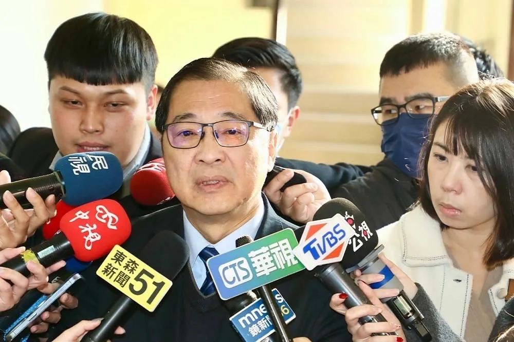 鄭銘謙稱「歡迎林秉文投案」　徐巧芯酸：跟通緝犯還要用歡迎