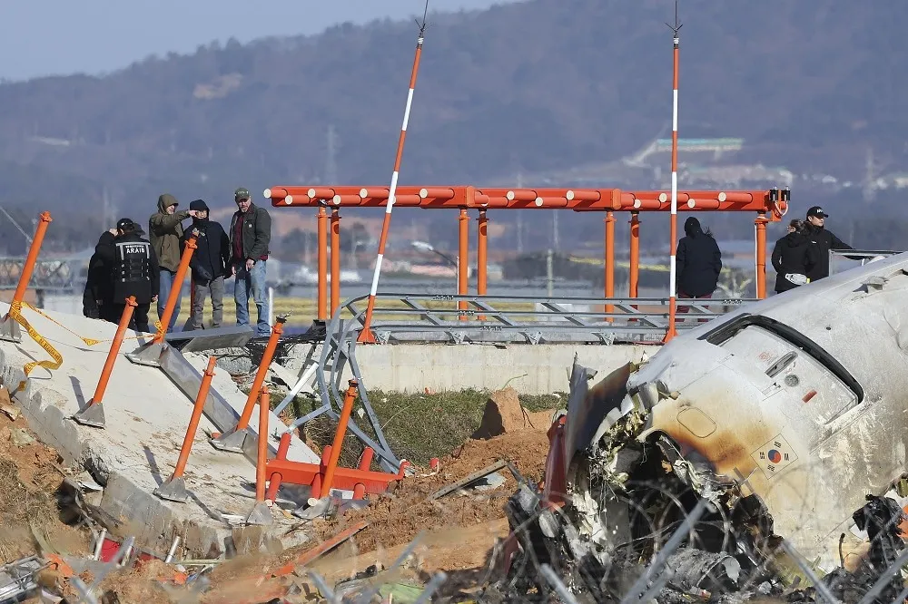 濟州航空失事客機2黑盒在撞牆「前4分鐘停錄」　專家曝可能原因
