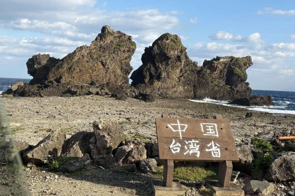 蘭嶼多處景點告示牌遭塗鴉「中國台灣省」　警方緝凶查辦