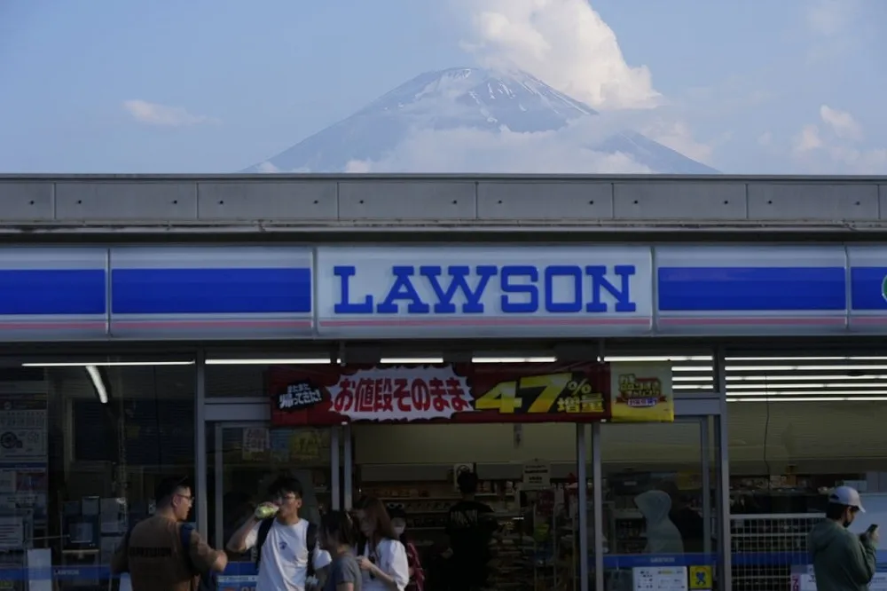缺工找不到大夜班人力　日本便利商店引進「遠端店員」技術