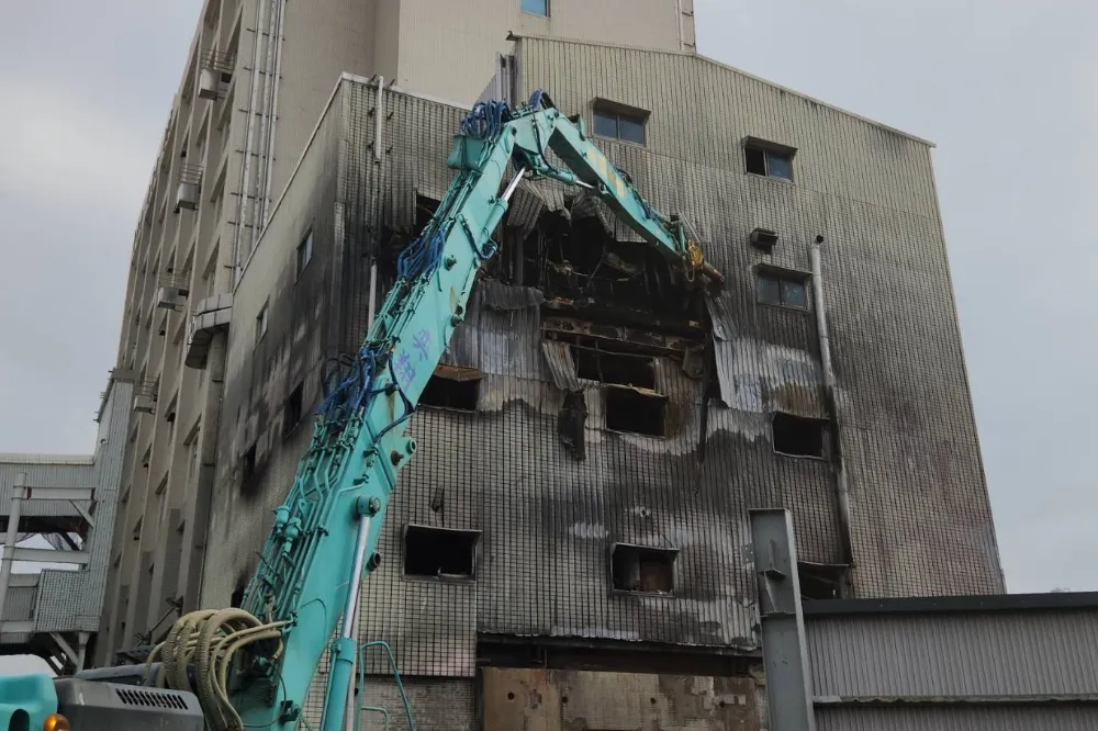 安泰醫院火警釀9死全院近半是違建　屏東縣府強制拆除