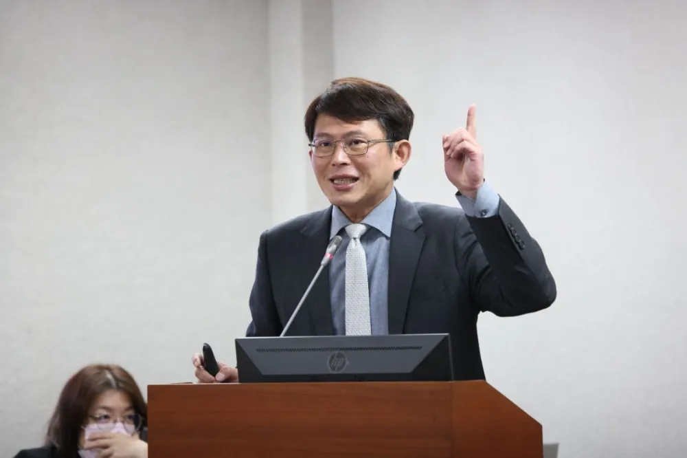 《憲訴法》適用預防性權利救濟？　黃國昌爆呂太郎昔說「沒公布不行釋憲」