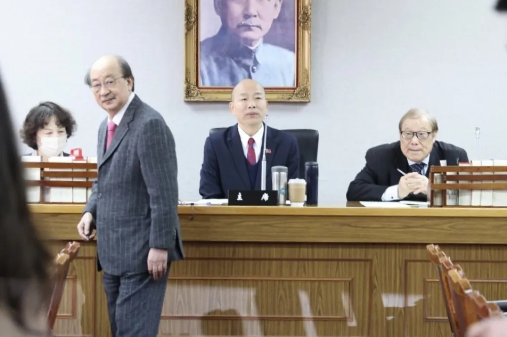 總預算協商又破局！柯建銘發言近1小時　韓國瑜無奈：他一個人跳水上芭蕾