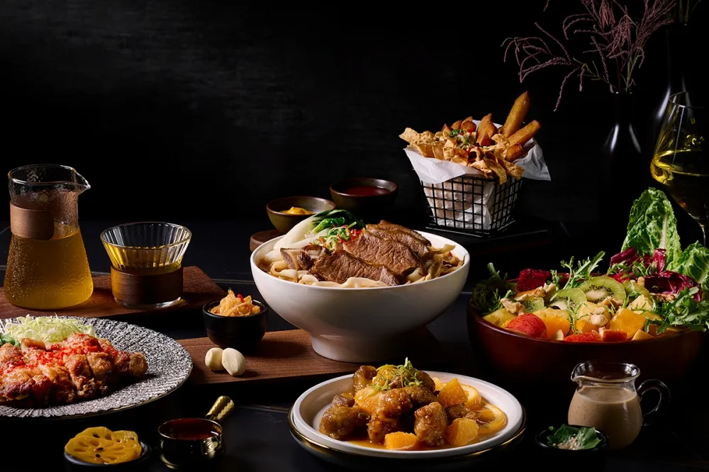 【完整菜單】台塑生醫跨界開餐廳「FB Kitchen」！王永慶最愛名菜「帶骨牛小排」必吃　牛肉麵每日限量 24 碗
