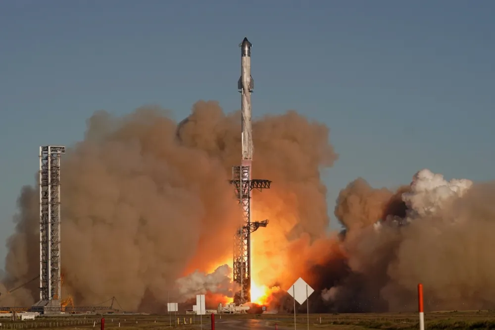 【有片】SpaceX太空船發射失敗民航機改道　馬斯克：保證有娛樂效果