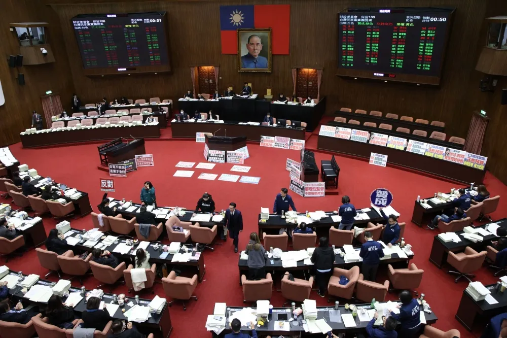 20小時不斷電！總預算表決大戰今晨完成二讀　減列2100億創歷史新高