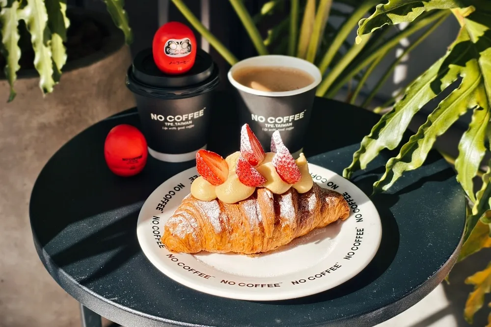 滿料「草莓可頌」超誘人！NO COFFEE 草莓季登場　「熱紅酒美式」寒冬必喝推薦