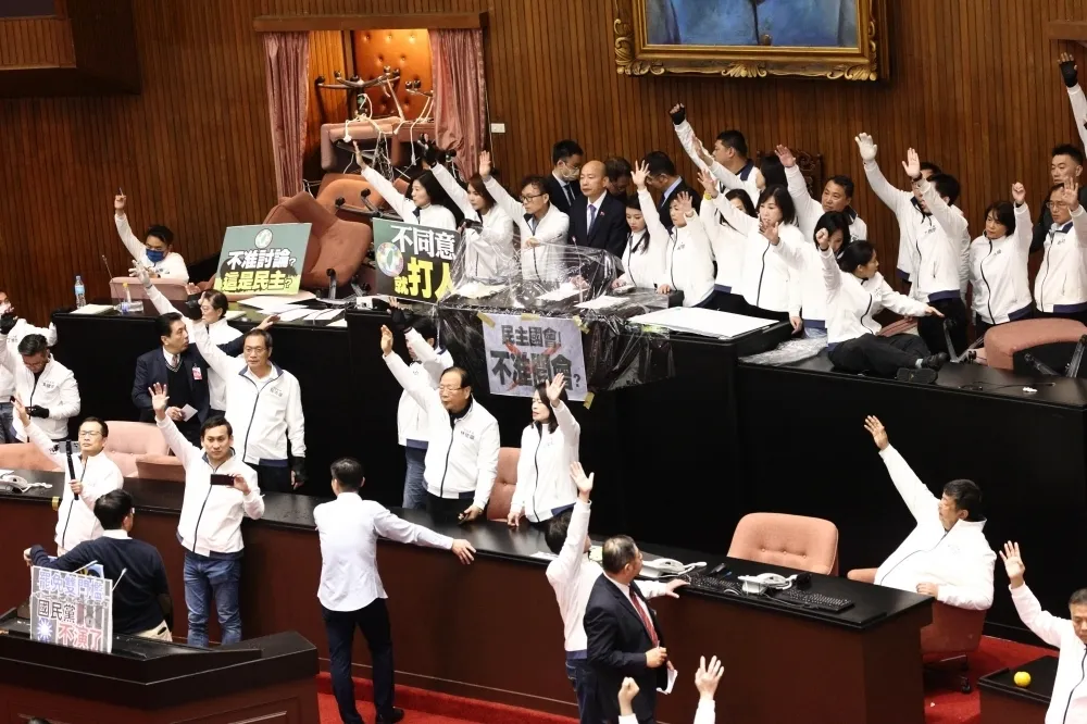 【懶人包】大罷免潮最新統計！藍34人、綠17人遭鎖定　全台罷免行動、完整名單一次看