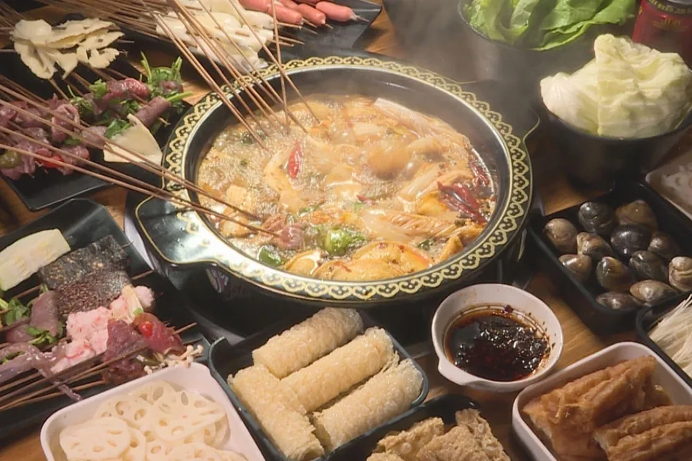【完整菜單】兩人同行一人免費！林口火鍋「想干麻」升級吃到飽、最低 240 元起　無限爽吃肉品、四川麻辣串串