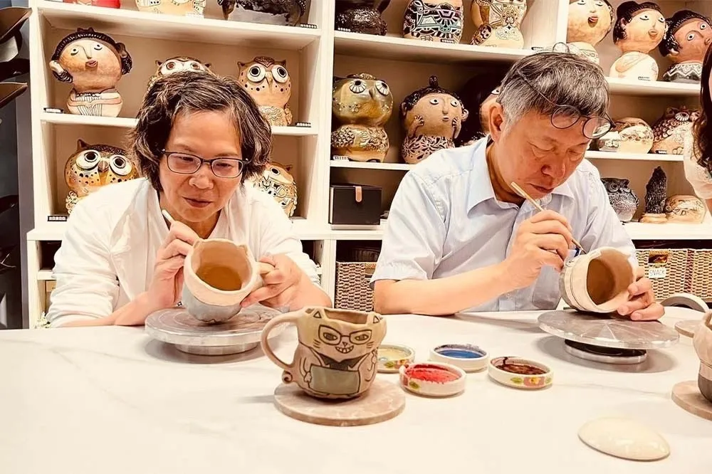 民眾黨主席連署黃國昌1分鐘達標　蔡壁如曬阿北合照挨批：別再蹭了