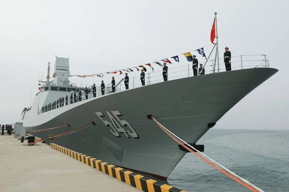 【有片】解放軍054B型「漯河艦」服役　首艘5千噸級「匿蹤」飛彈巡防艦