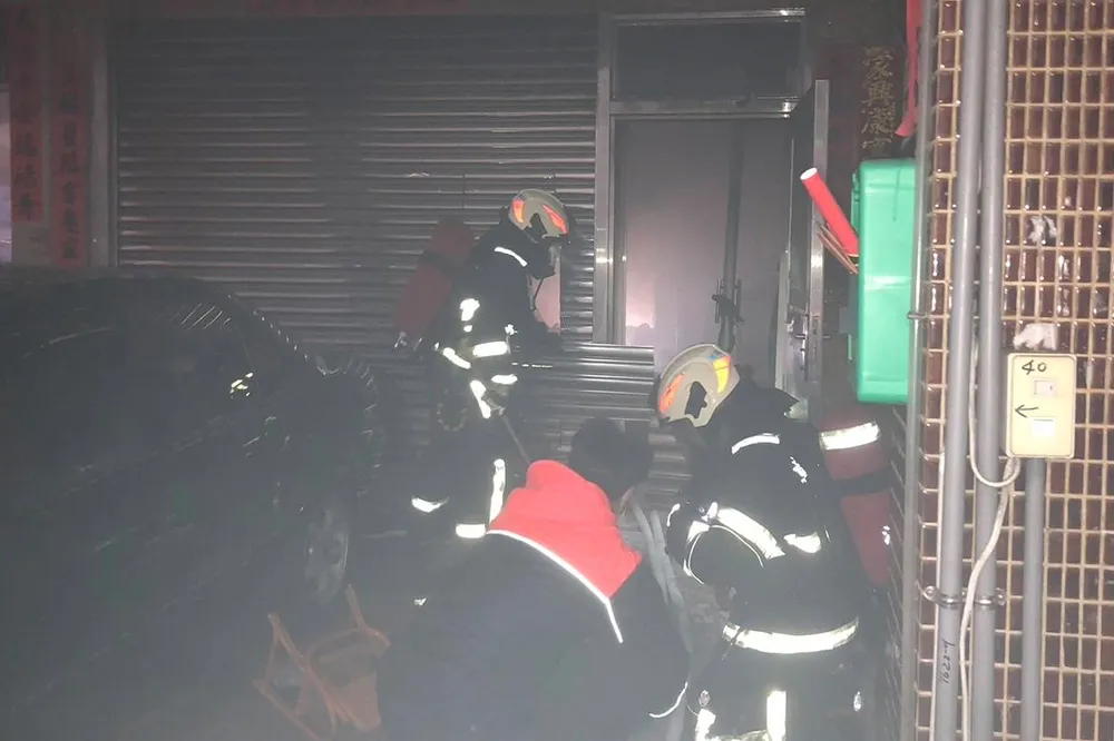 彰化凌晨惡火一家5口受困　2死2搶救中