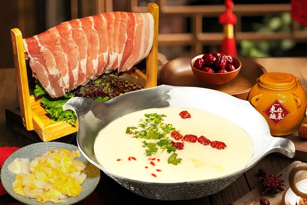 大巨蛋美食「湊湊火鍋」開賣新品「東北酸菜白肉鍋」！日本 A5 和牛第 2 份半價　3 款飲料享買一送一