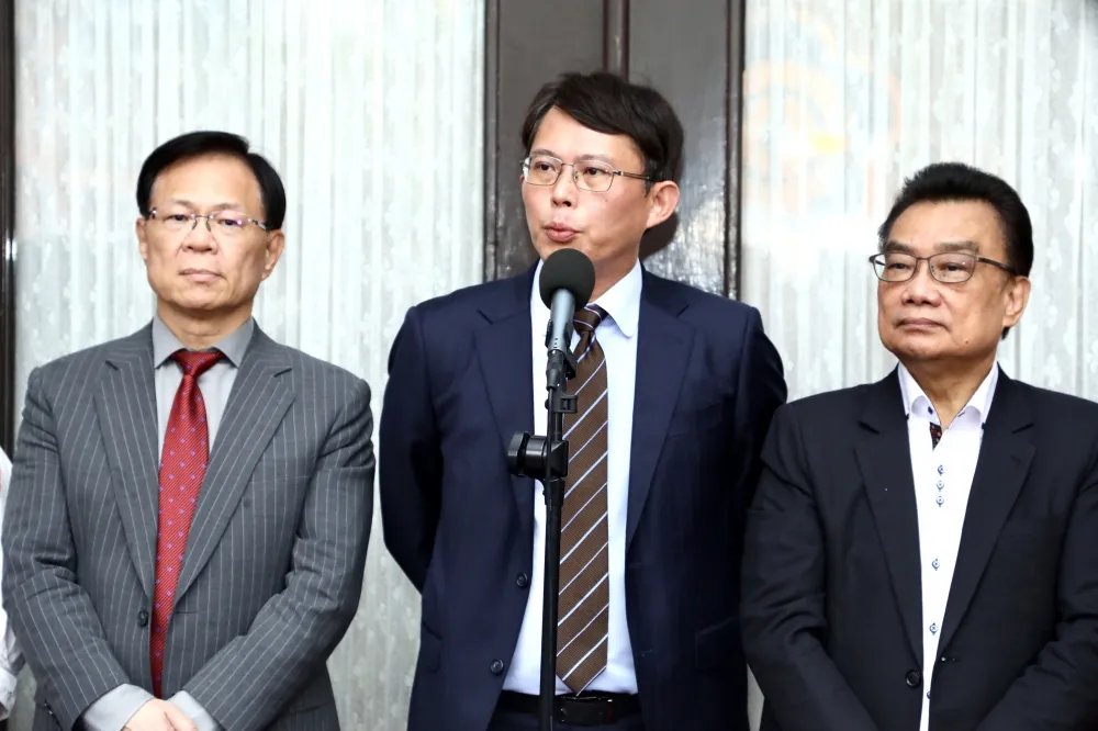 政院通過《選罷法》覆議！卓榮泰控訴在野黨霸凌　黃國昌：會再次否決