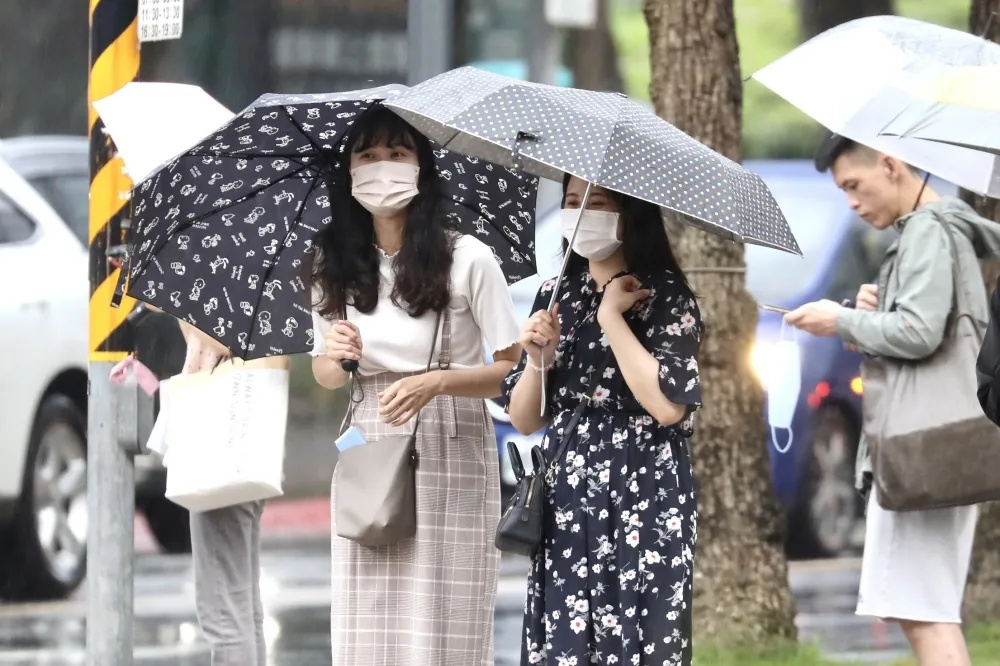 開工日越晚越冷！北台灣陰雨綿綿　今晚低溫下探10度　