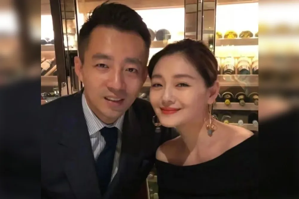 【大S猝逝】汪小菲抵台雨中散步澆愁　談前妻：她永遠是我的家人