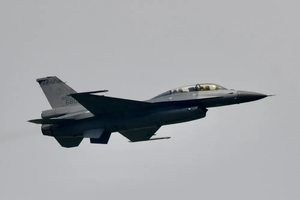 已批准售台　美軍F-16V整合「蝮蛇之盾」電戰系統首飛