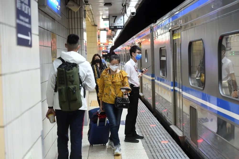台鐵虧損百億票價擬調漲26.8%？　杜微：還有變數